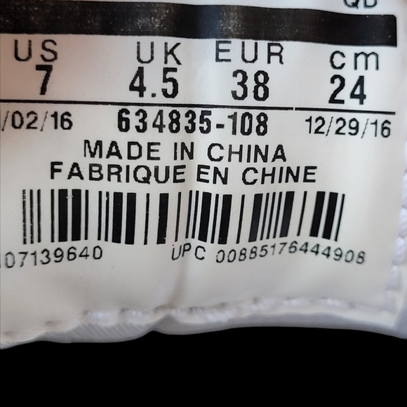 Nike Air Huarache Run “Triple White” 2016  Womens size 7  Preowned Authenicated - Picture 6 of 6